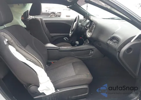 2022 Dodge Challenger Sxt z USA, uszkodzony, nr VIN 2C3CDZAG8NH132142